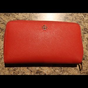 TORY BURCH - ROBINSON ZIP CONTINENTAL WALLET